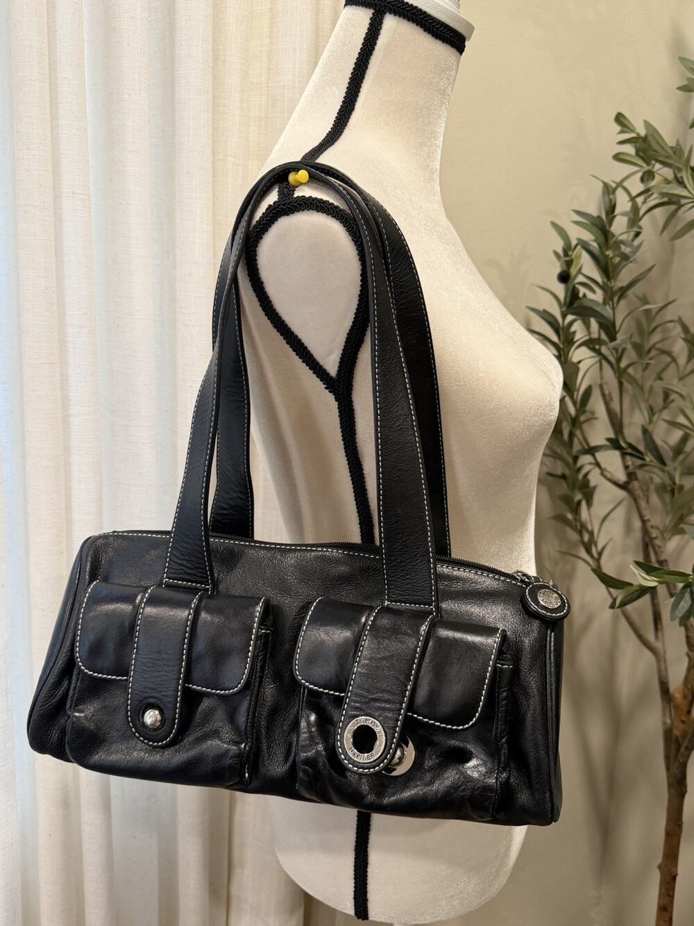 Vintage Y2K Tommy Hilfiger Black Leather Shoulder Bag Zip Snap Pockets Silver